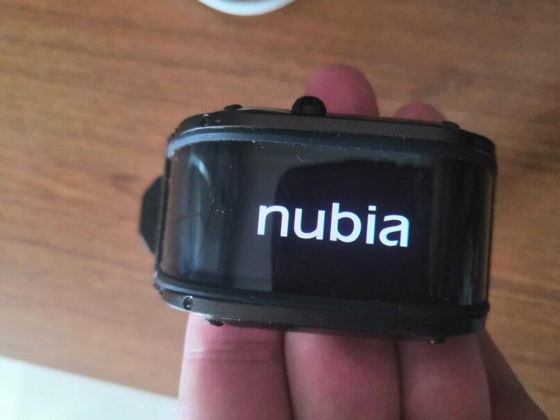 努比亚 Nubia Watch 智能手表你们给他买膜了吗，有必要贴膜吗？