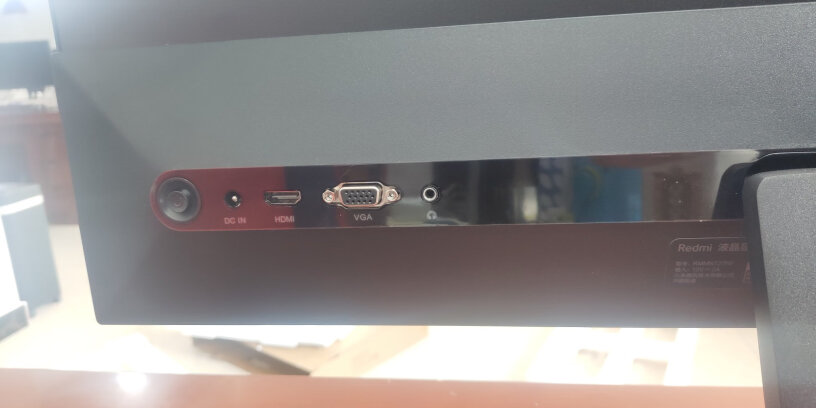 27英寸显示器4K超清IPS技术显示器下边框不是胶封，漏出一条缝是正常的吗？