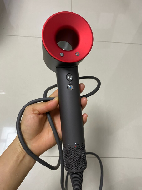 戴森Dyson HD03中国红吹风机你们买回来有外包装吗？我的怎么就直接是白色的戴森包装盒，棕色的纸箱都没有？