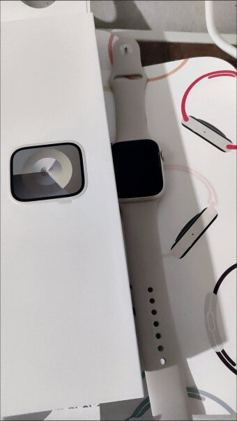 Apple Watch S9 智能手表GPS款星光色男生带41的小不小？