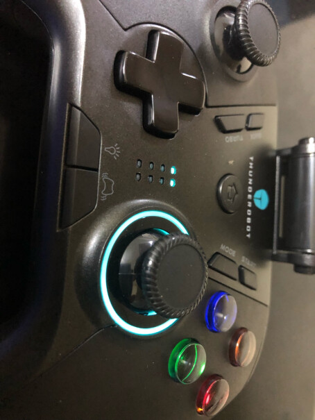 雷神G50多功能全平台蓝牙游戏手柄雷神手柄玩地平线5刹车的时候有震动反馈吗？