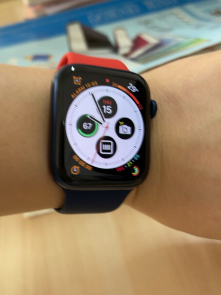 Apple Watch 6 GPS+蜂窝款 44mm深空灰色跑步有实时配速吗？