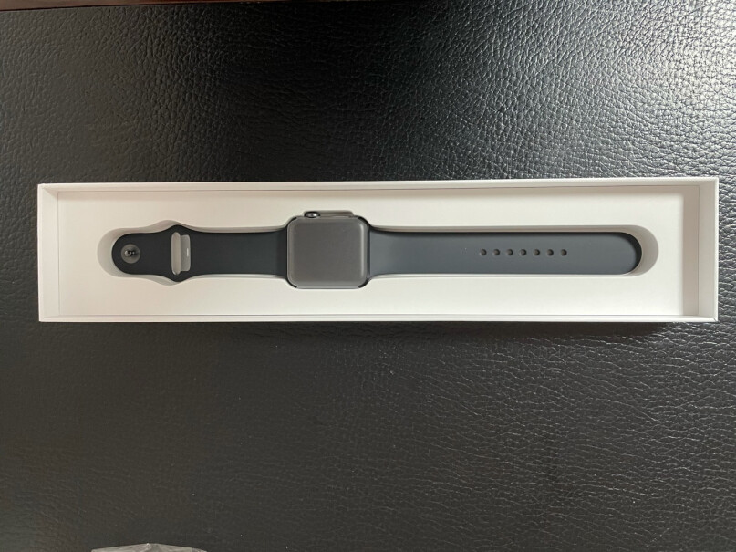 Apple Watch 3智能手表女生戴白色好看还是黑色好看？