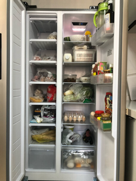 康佳15天生态原鲜系列456升我的冰箱现在冷藏室有条裂缝了，有相同的情况吗？要怎么处理？