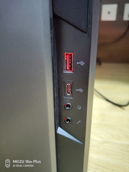 宏碁暗影骑士·崭N98游戏电脑水冷主机11代i7-11700你们有没有前侧板的音响设备不好使？