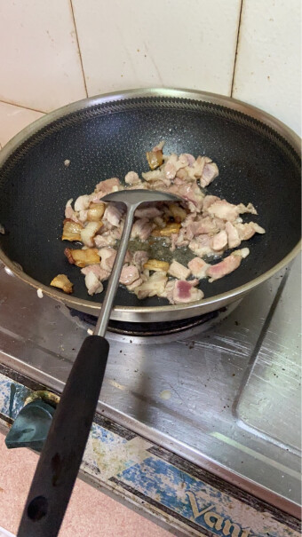 炊大皇炒锅我煮鱼都会贴锅底 是用了煤气炉煮的？