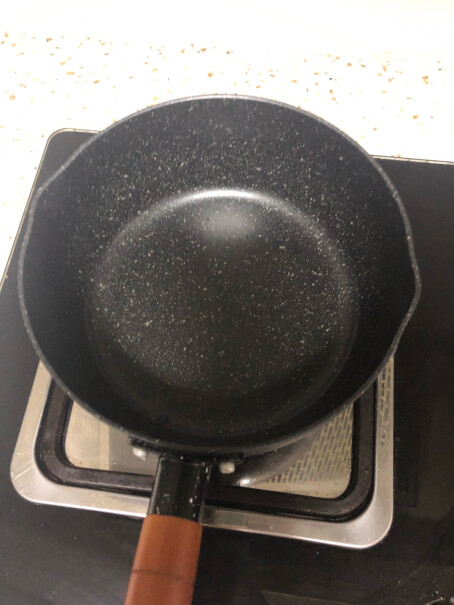 美厨奶锅不粘锅麦饭石色小汤锅雪平锅带盖18cm這個奶鍋是不是沒有鍋盖？
