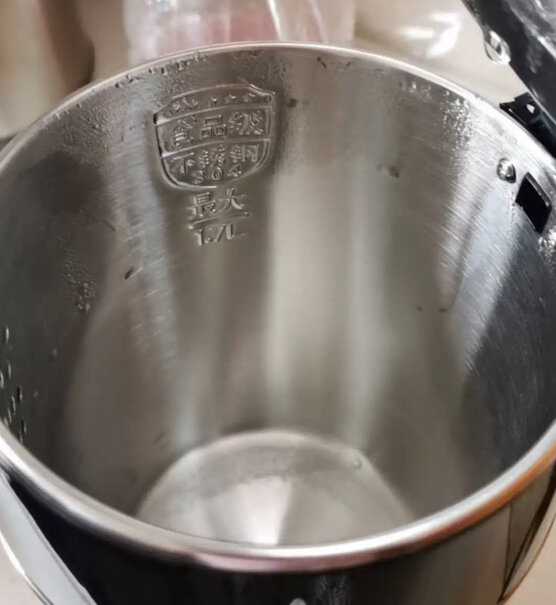 苏泊尔ZMD安心系列电水壶热水壶水壶倒了以后，水会流出来吗？