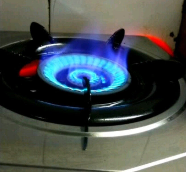 樱雪INSE燃气灶具煤气天然气灶家用火焰的颜色什么色？