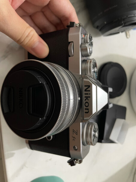 尼康Zfc微单相机套机可以一边拍照一边充电吗？