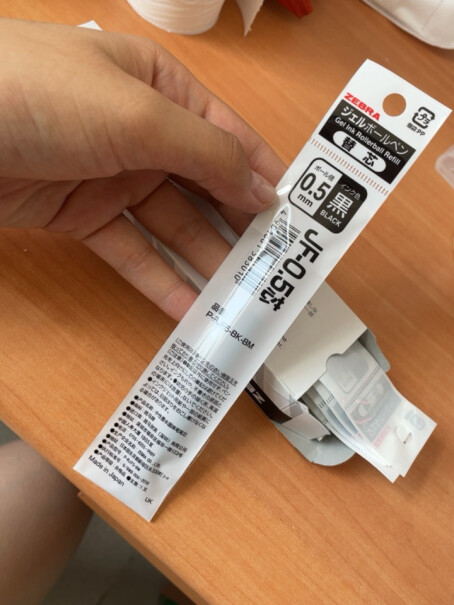 日本斑马牌中性笔替芯0.5mm子弹头笔芯JF-0.5芯请问可以装进0.38那款白色笔壳吗？