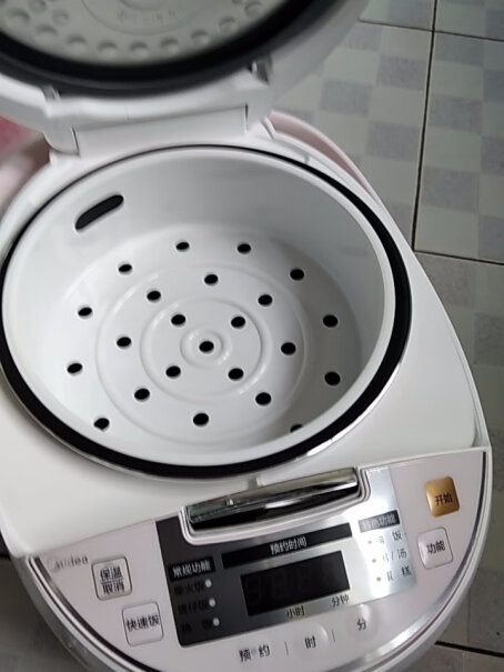 美的智能电饭煲家用微压闷香你们买的锅那根线是跟外壳连在一起拔不下来的吗？
