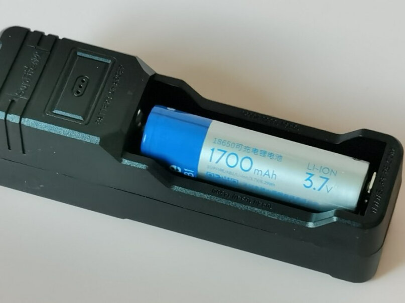 神火C8强光手电筒远射LED充电式迷你防身骑行户外灯应急灯可以用电池？