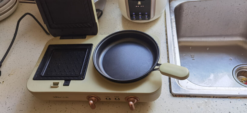 小熊电饼铛早餐机多士炉可以煮方便面吗？