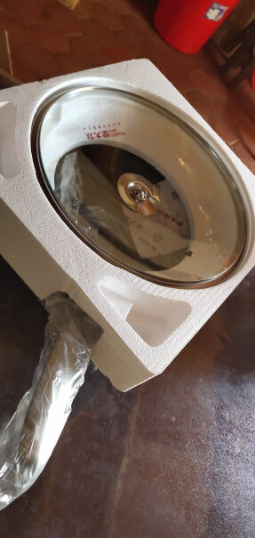 炊大皇炒锅我刚刚买了一个到家，用磁铁靠边就粘住了，确定是304不锈钢吗？