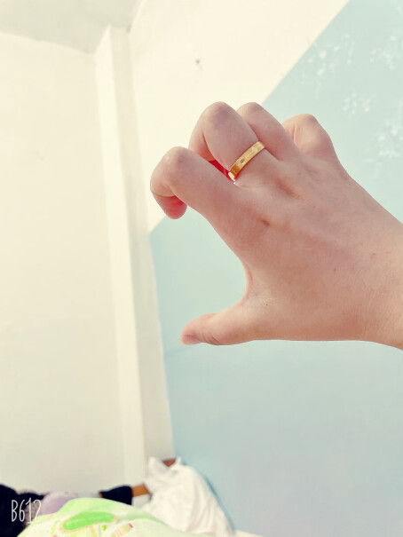 黄金戒指六福珠宝足金黄金戒指情侣对戒女款活口戒告诉你哪款性价比高,功能评测结果？