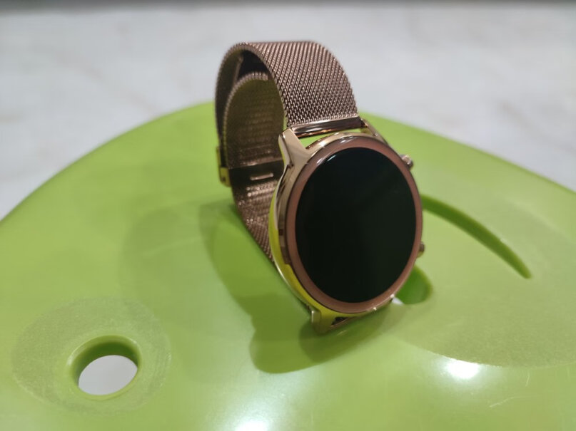 智能手表42mm玛瑙黑值得买吗？优缺点评测？