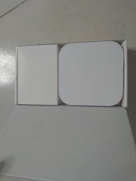 小米盒子4SE高清网络机顶盒买小米机顶盒就可以用，还是要再买一个小米显示屏吗？