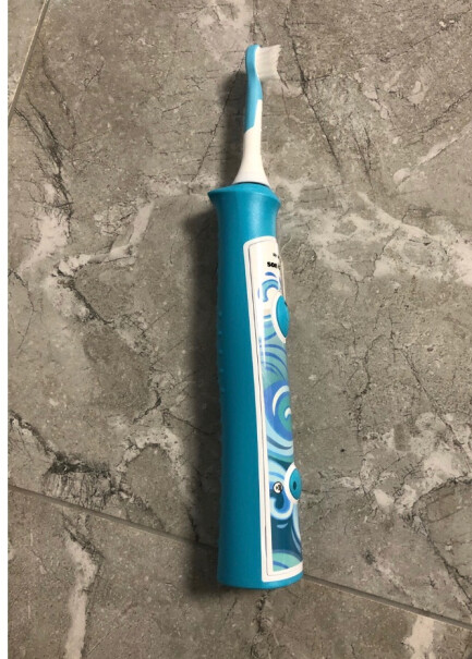 飞利浦LINEFRIENDS合作款请问大家购买的儿童基础款飞利浦电动牙刷有单独的面板么？还是贴纸直接贴在牙刷手柄的主体上？