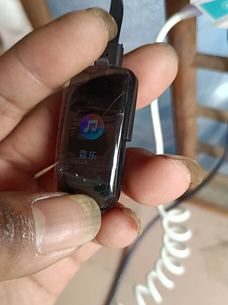 品牌+产品型号： FMJ 「升级版」血压手环苹果手机能连接使用此手环吗？