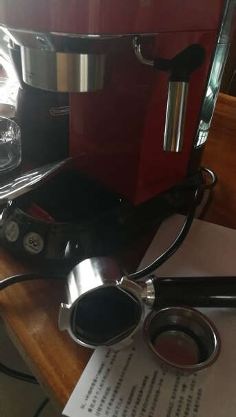 德龙咖啡机半自动咖啡机是不是每次制作后都要将过滤器冲洗干净？ 制作奶泡是用全脂牛奶还是脱脂牛奶？我问过星巴克、麦当劳还有其他咖啡厅的，说的都不一样。