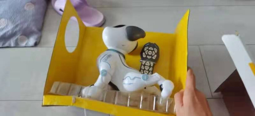 童年主题智能机器狗充电什么充？是内置电池？还是要拆开充电？