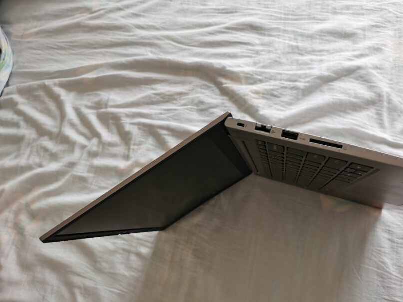 联想笔记本电脑ThinkBook可以180度开合吗？
