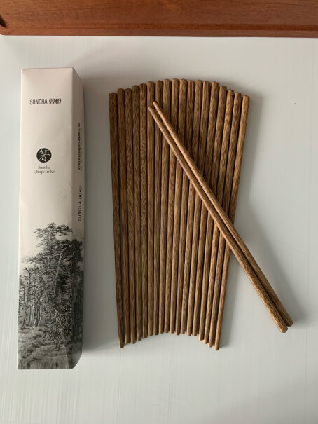 双枪筷子10双装原木铁木筷子家用实木筷子套装买过别家的连续浸泡了几天，水都是红色的。这种筷子会退色吗？