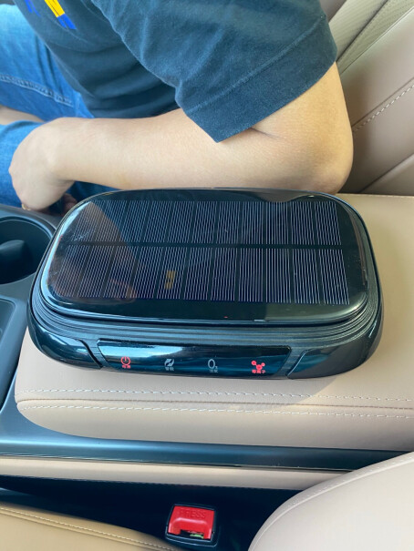 车载净化器太阳能无线空气净化器汽车用品智能除甲醛真的能去除异味吗？我平常有在车里抽烟？