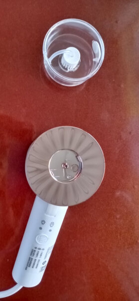 美的挂烫机手持挂烫机家用电熨斗是不是需要一直摁着那个按钮？才能用？