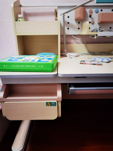 儿童学习桌书桌粉色和木色哪个会更好看一点？