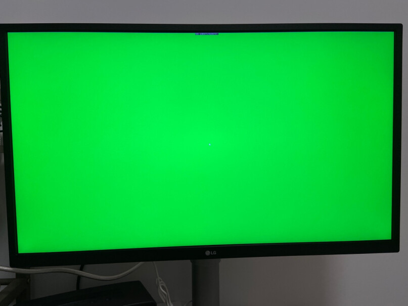 LG26.9英寸OLED这显示器 黑色的东西会变灰是怎么回事 白色的东西也会变灰？