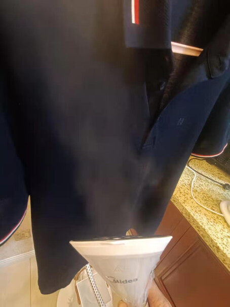 美的挂烫机家用蒸汽熨斗可分体式熨烫机电熨斗YBJ16S2这个能把冬天的那个厚衣服熨平吗？