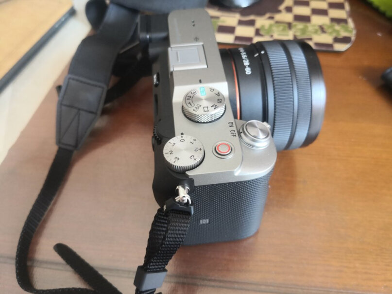 索尼Alpha 7CL 微单相机像玩具吗？