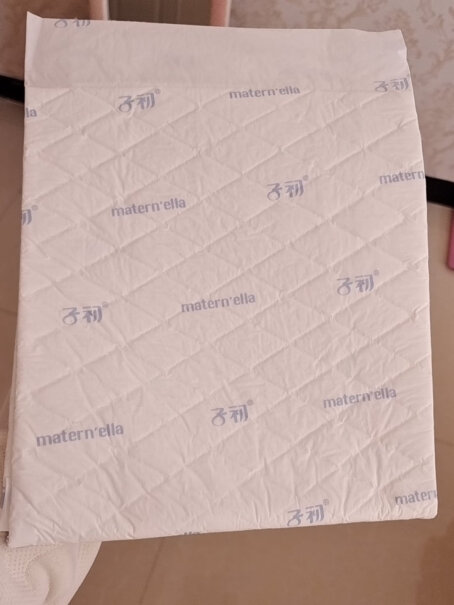 褥垫子初垫产隔尿垫10孕产妇床垫护理有塑料味吗？
