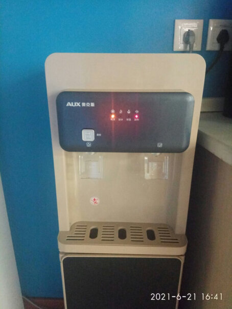 奥克斯饮水机下置式家用立式温热型热水能到多少度，可以沏茶吗？