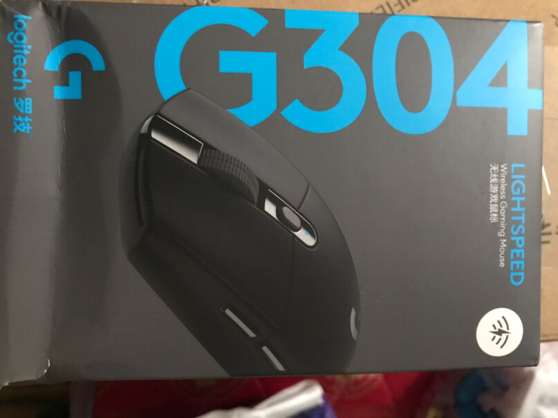 罗技G304LIGHTSPEED无线鼠标兄弟们，为啥蓝色的g304比其他颜色要便宜这么多啊，是型号不一样吗？