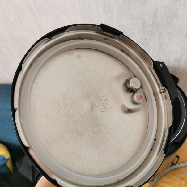 美的提鲜系列智能电压力锅5L家用多功能不粘双胆高压快煮上蒸下煮你们买的锅盖好打开吗？