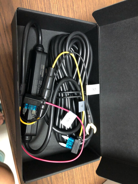 海康威视行车记录仪C6SGPS版800万4K超高清夜视各位都是从哪取电啊，USB插孔5V1A的乱闪，必须插个点烟器吗？