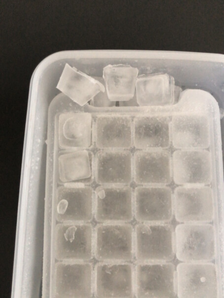 冰箱配件多奈屋冰块盒子自制冰块制冰盒模型带盖密封不窜味冰块模具究竟合不合格,来看看图文评测！