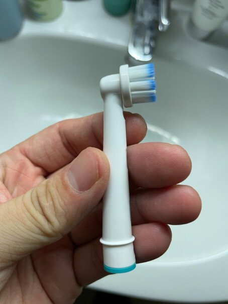 欧乐B电动牙刷成人小圆头牙刷情侣礼物3D声波旋转摆动充电式你们的声音大么。怎么买来一打开，声音那么大啊感觉。