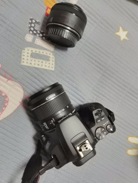 镜头佳能 EF 50mm F1.8 STM 定焦镜头值得买吗？入手评测到底要不要买！