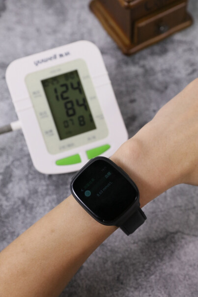 Dido Y15血糖手表是实时测量血糖嘛，手表是连接苹果、华为、还是普通手机？