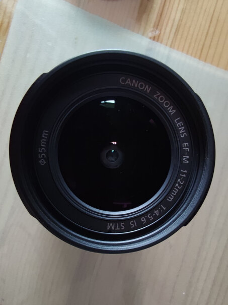 佳能EF-M 32mm定焦镜头请问这款与套机的15-45镜头相比，哪个广角画面更广一些？