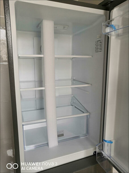 TCL256升这个冰箱外边有膜嘛，有的话好撕嘛，能撕干净么？