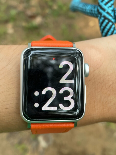 Apple Watch 3智能手表微信发不出去消息，qq收不到为什么？