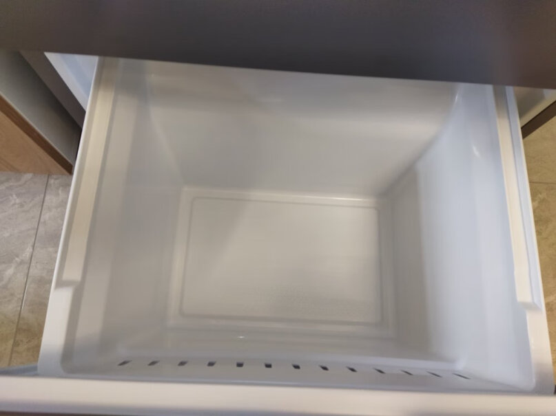 容声Ronshen319升变频一级能效法式多门四门冰箱家用风冷无霜超薄大容量BCD-319WD11M这冰箱抽屉全是塑料的啊，而且很薄，会不会容易裂开？冷冻室也是塑料的？
