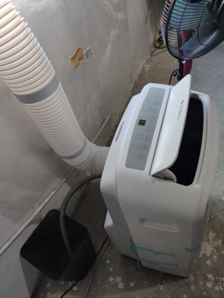 美的移动空调小1匹单冷家用厨房一体机免安装便捷立式空调你们制冷的时候有没有出现过排冷风的，温度在26度，压缩机温度没在5度以下35以上。（压缩机不工作）