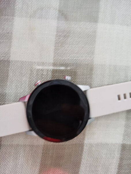 努比亚红魔运动手表精钢版这个可以触摸屏幕亮屏吗？