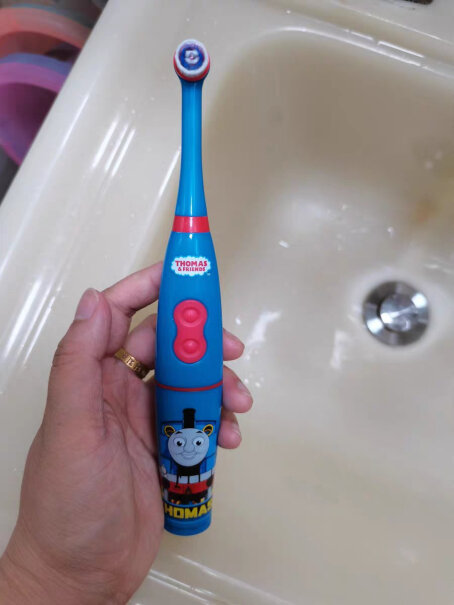 托马斯和朋友儿童电动牙刷软毛3-6-12岁小孩自动旋转牙刷两岁半宝宝能用吗？